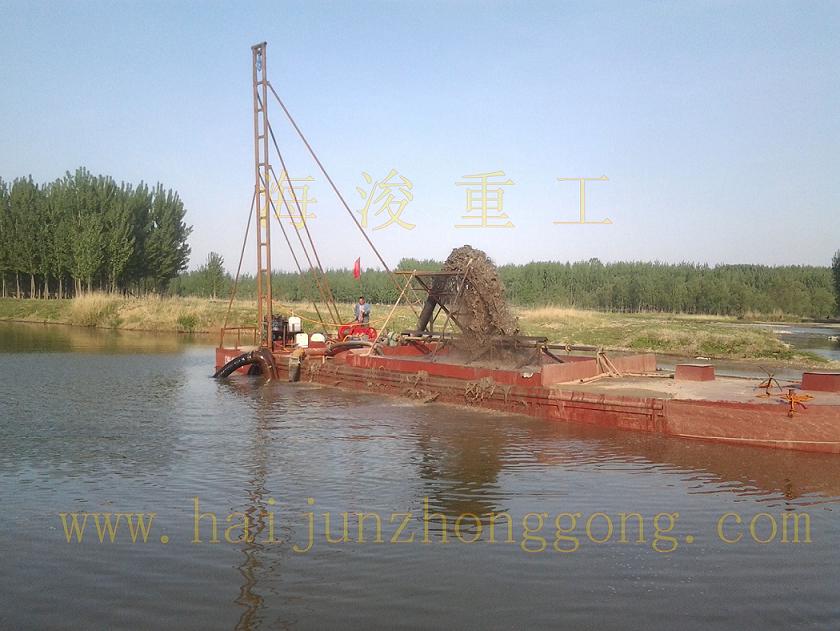 抽沙船工作現(xiàn)場